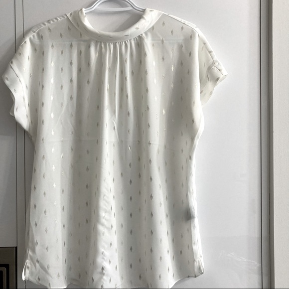 👚Suzy Shier short sleeve white blouse with silver foil leaf design👚 - Picture 1 of 5